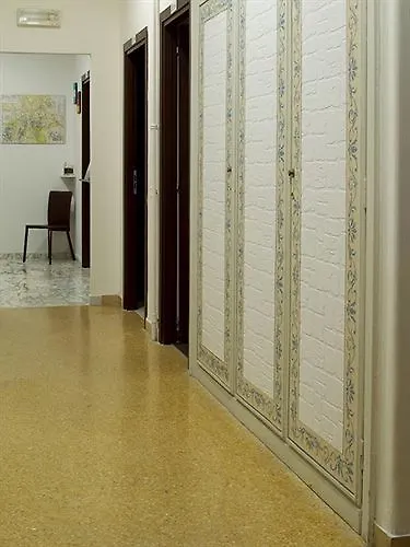 House In Rome Domus Romana Otel Konukevi